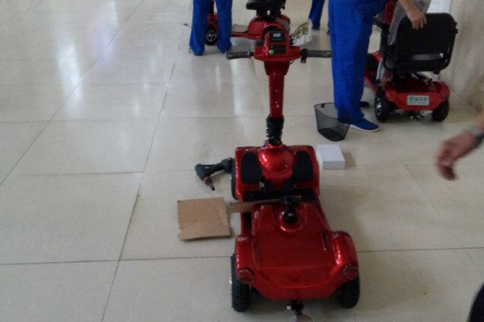 辦公樓商場(chǎng)四輪電動(dòng)塵推車(chē)101