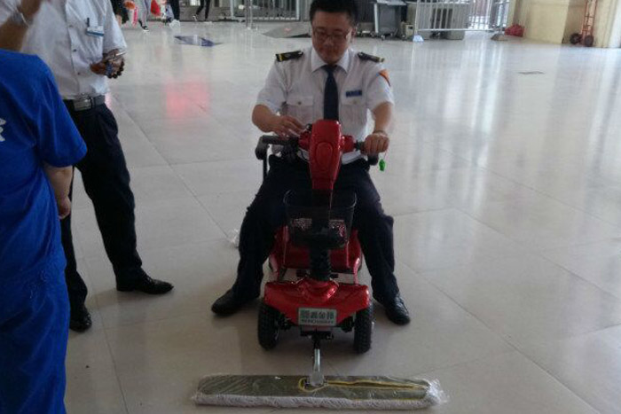 辦公樓商場(chǎng)四輪電動(dòng)塵推車(chē)101